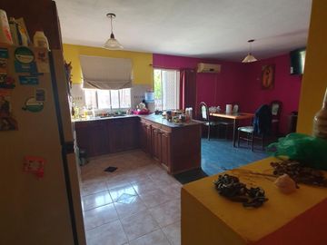 VENTA Casa 3 dormitorios. B° 109 viv