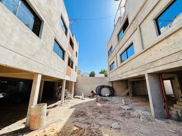 Casa de 5 ambientes con cochera a estrenar en venta en Olivos