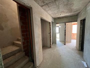 Casa de 5 ambientes con cochera a estrenar en venta en Olivos