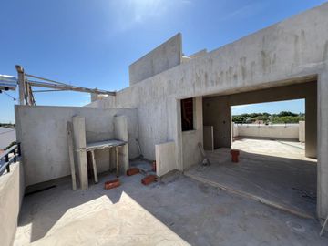 Casa de 5 ambientes con cochera a estrenar en venta en Olivos