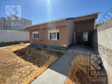 Casa venta Plottier, Barrio Villa Lida, apta crédito, 3 dormitorios, 2 baños, cochera y jardín