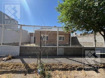 Casa venta Plottier, Barrio Villa Lida, apta crédito, 3 dormitorios, 2 baños, cochera y jardín
