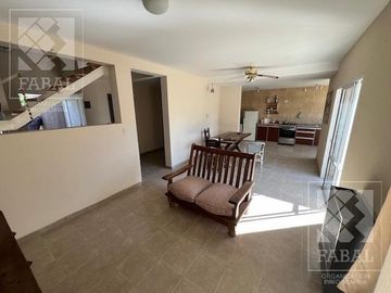Casa venta Plottier, Barrio Villa Lida, apta crédito, 3 dormitorios, 2 baños, cochera y jardín