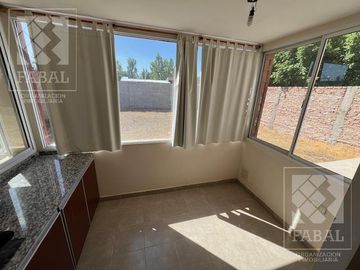 Casa venta Plottier, Barrio Villa Lida, apta crédito, 3 dormitorios, 2 baños, cochera y jardín