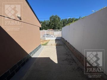 Casa venta Plottier, Barrio Villa Lida, apta crédito, 3 dormitorios, 2 baños, cochera y jardín