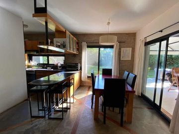 Casa en venta - 4 dormitorios 2 baños - 180mts2 - Escobar