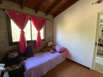 Casa en venta - 4 dormitorios 2 baños - 180mts2 - Escobar