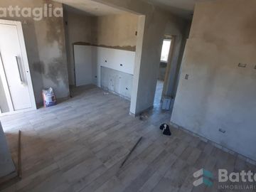 Departamento con patio y espacio vehiular