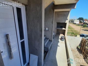 Departamento con patio y espacio vehiular