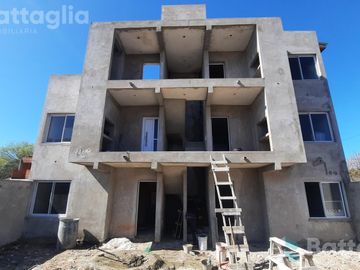 Departamento con patio y espacio vehiular