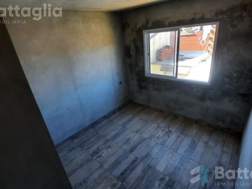 Departamento con patio y espacio vehiular