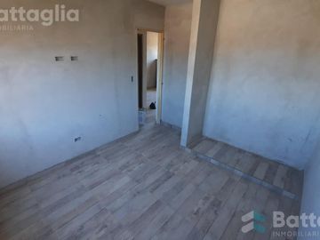 Departamento con patio y espacio vehiular