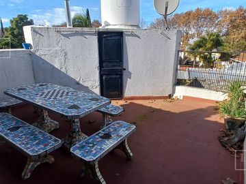 PH en 2 dorm terraza play cochera.  Venta con renta. Toma menor valor o prop en USA