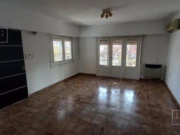 PH en 2 dorm terraza play cochera.  Venta con renta. Toma menor valor o prop en USA