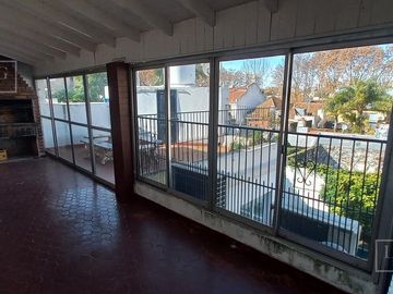PH en 2 dorm terraza play cochera.  Venta con renta. Toma menor valor o prop en USA