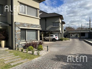 Casa en  pleno lomas de zamora oeste