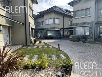 Casa en  pleno lomas de zamora oeste