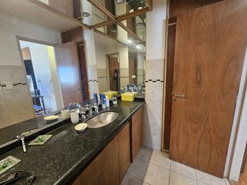 Departamento 4 dormitorios con cochera en B° Cofico (APPTO BANCOR)