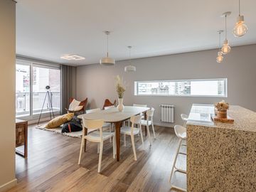 DEPARTAMENTO PREMIUM DE DOS DORMITORIOS VENTA SOLARIUM Y PARRILLERO CENTRO ROSARIO
