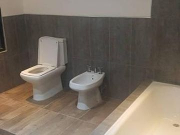 Casa en Venta - 5 dormitorios 4 baños - 255mts2 - Escobar