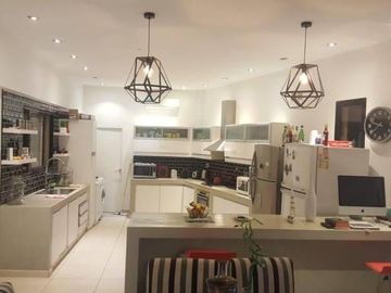 Casa en Venta - 5 dormitorios 4 baños - 255mts2 - Escobar