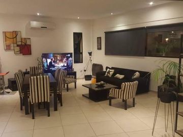 Casa en Venta - 5 dormitorios 4 baños - 255mts2 - Escobar