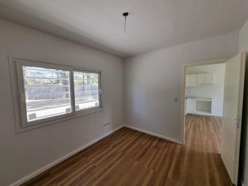 Casa de 2 ambientes con cochera en venta en complejo Arturo Illia - Grand Bourg