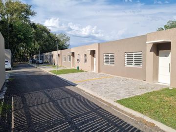 Casa de 2 ambientes con cochera en venta en complejo Arturo Illia - Grand Bourg