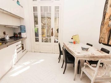 Venta casa de 7 ambientes en Abasto