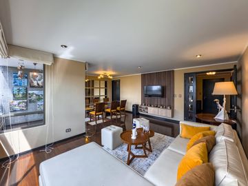 Condominio Infinity - Moderno Flat con Balcón y Vista al Parque – 3 Dormitorios   2 Cocheras 2 Depósitos