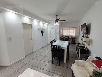 Excelente Casa/PH (tipo duplex) en Parque Chacabuco
