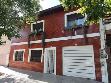 Excelente Casa/PH (tipo duplex) en Parque Chacabuco
