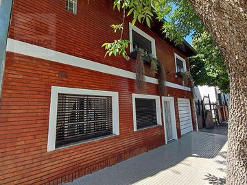 Excelente Casa/PH (tipo duplex) en Parque Chacabuco