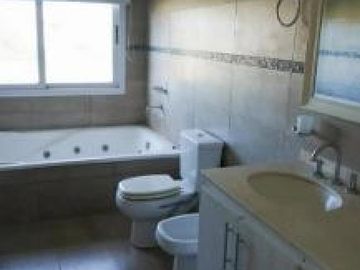 Casa en venta - 4 Dormitorios 4 Baños - Cochera - 230Mts2 - Pinamar