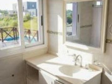 Casa en venta - 4 Dormitorios 4 Baños - Cochera - 230Mts2 - Pinamar