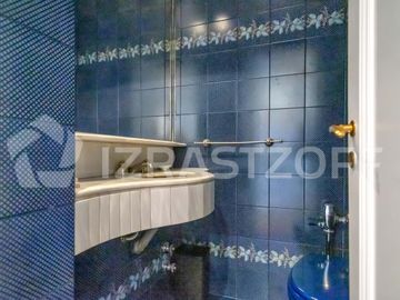 Departamento en Retiro, Seis ambientes y dos cocheras fijas.