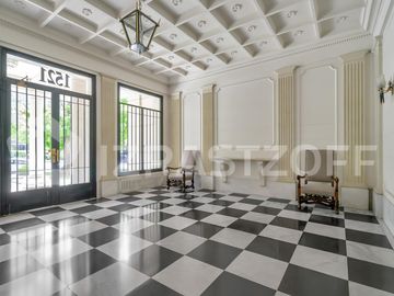 Departamento en Retiro, Seis ambientes y dos cocheras fijas.