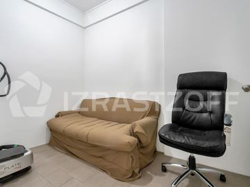Departamento en Retiro, Seis ambientes y dos cocheras fijas.