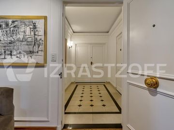 Departamento en Retiro, Seis ambientes y dos cocheras fijas.