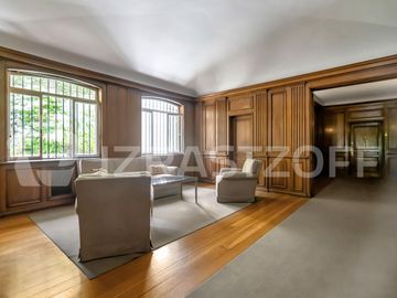Departamento en Retiro, Seis ambientes y dos cocheras fijas.