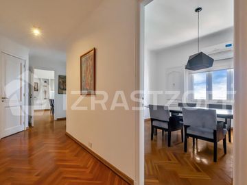 Departamento en Retiro, Seis ambientes y dos cocheras fijas.