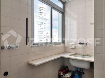 Departamento en Retiro, Seis ambientes y dos cocheras fijas.