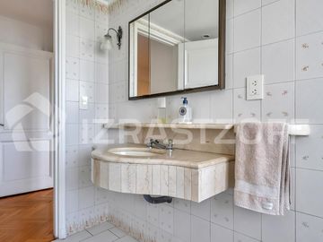 Departamento en Retiro, Seis ambientes y dos cocheras fijas.