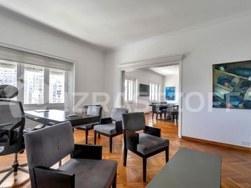 Departamento en Retiro, Seis ambientes y dos cocheras fijas.