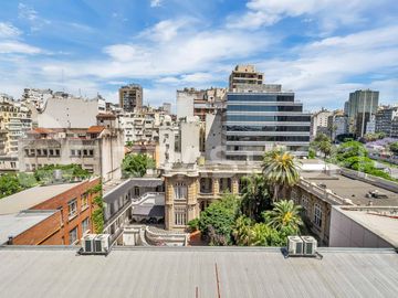 Departamento en Retiro, Seis ambientes y dos cocheras fijas.