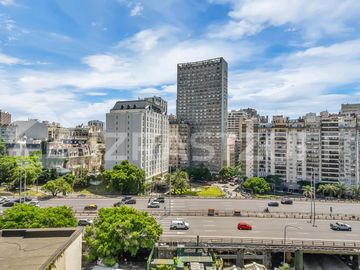 Departamento en Retiro, Seis ambientes y dos cocheras fijas.