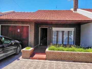 Casa en venta - 2 dormitorios 2 baños - 150mts² - Coronel Dorrego