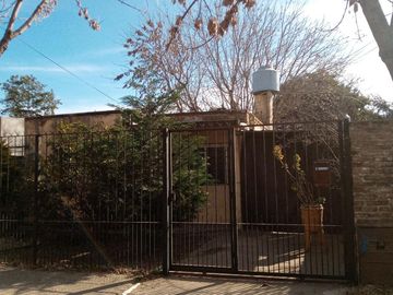 Casa en venta - 3 dormitorios 1 baño - 110mts2 - Parque San Martin