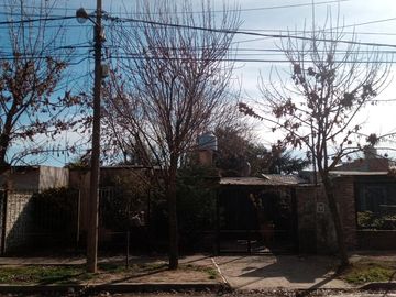 Casa en venta - 3 dormitorios 1 baño - 110mts2 - Parque San Martin