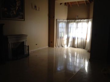IMPORTANTE CHALET DE ESTILO MODERNO EN TEMPERLEY ESTE
